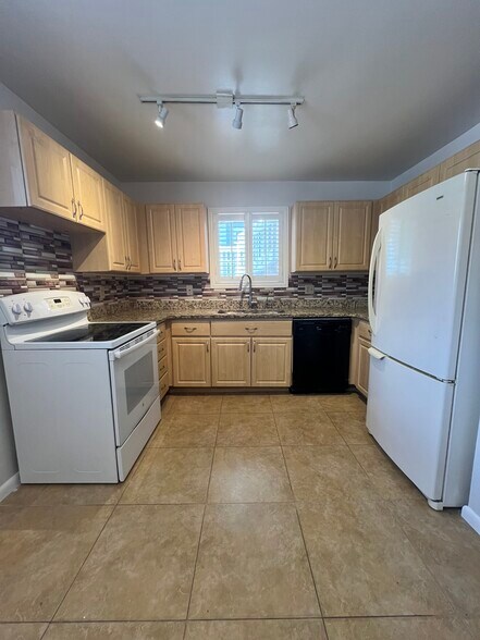Building Photo - 4146 Plantation Cove Dr