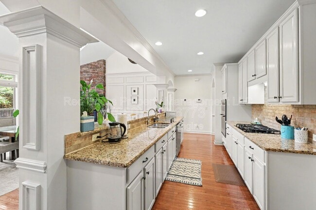 Building Photo - 10644 Euclid Ave NW