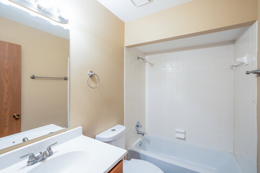 Building Photo - 4131 Les Cherbourg Ln