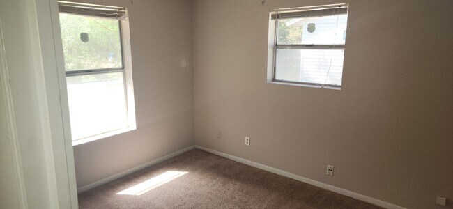 Building Photo - 4405 Royal St