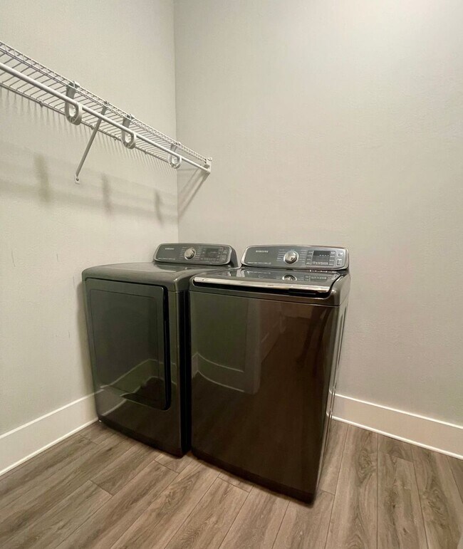 Building Photo - **MOVE IN SPECIAL-$500 OFF 1ST MONTH’S REN...