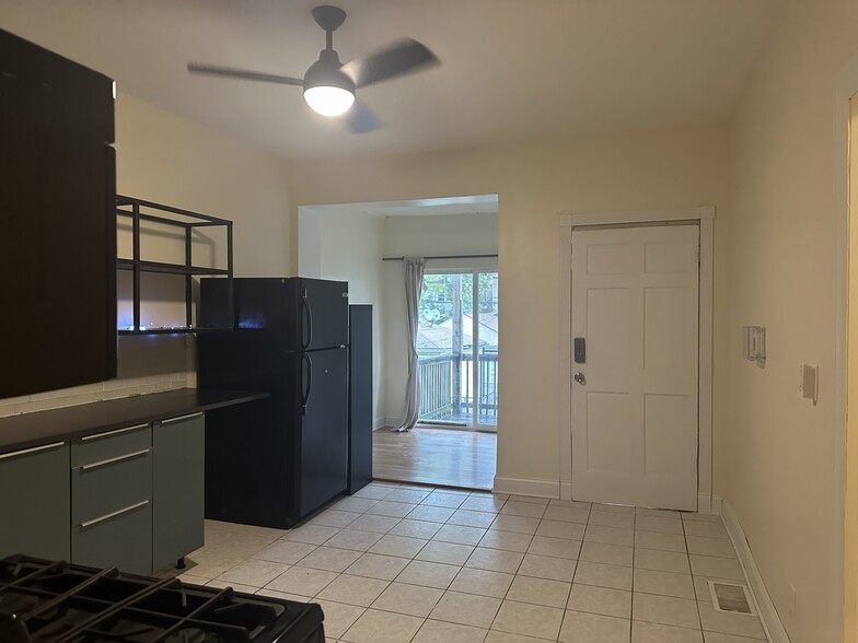 Building Photo - 3241 N Lawndale Ave