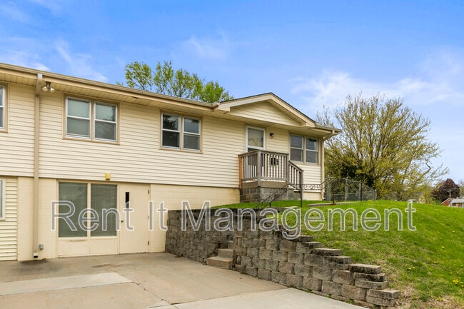 Building Photo - 3701 Saratoga St