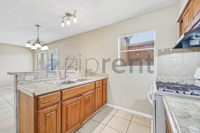 Building Photo - 6916 Shady Grove Dr