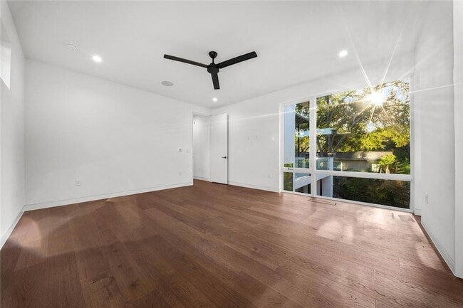 Building Photo - 2904 Westhill Dr