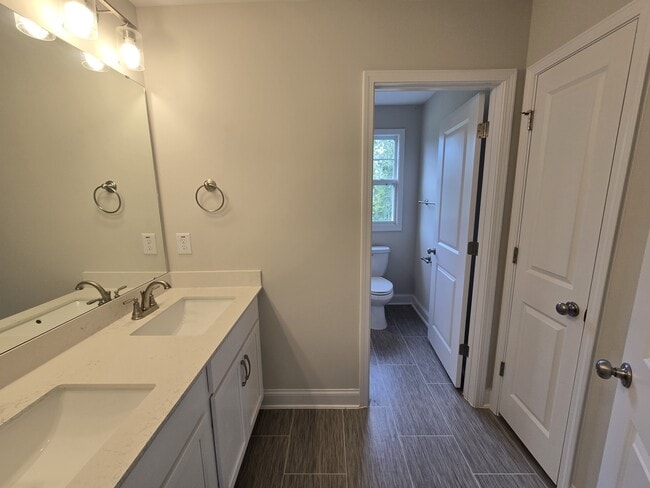 Building Photo - 463 Jackson Pond Dr