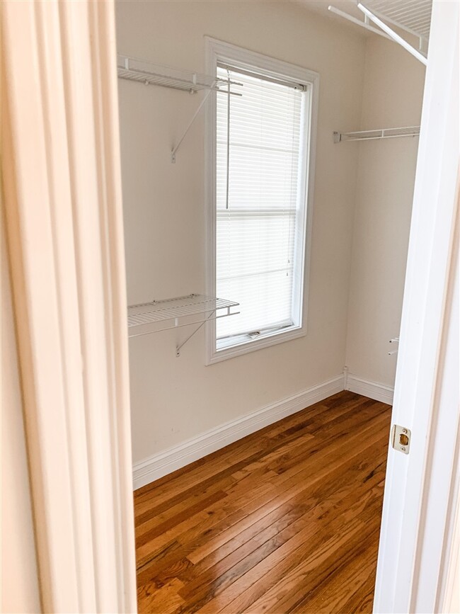 Building Photo - 545 Genrose Dr