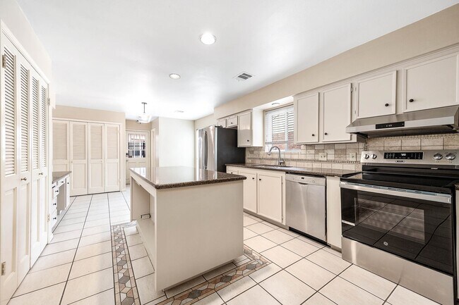 Building Photo - 12302 Piping Rock Dr
