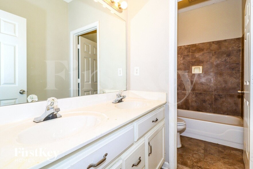 Building Photo - 9297 Sarsen Dr