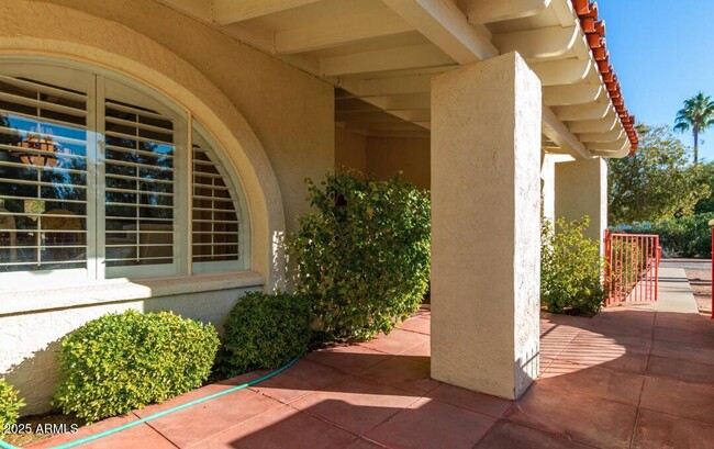 Building Photo - 6316 E Doubletree Ranch Rd