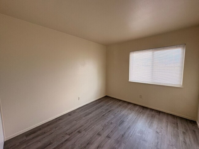 Building Photo - 4 Bed, 2.5 Bath in Rialto!