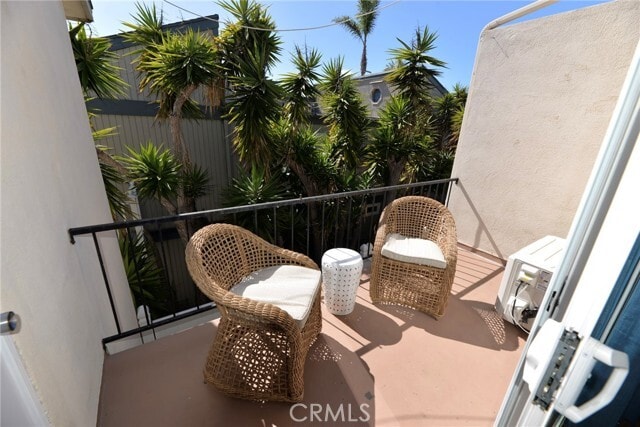 Building Photo - 510 Avenida Victoria