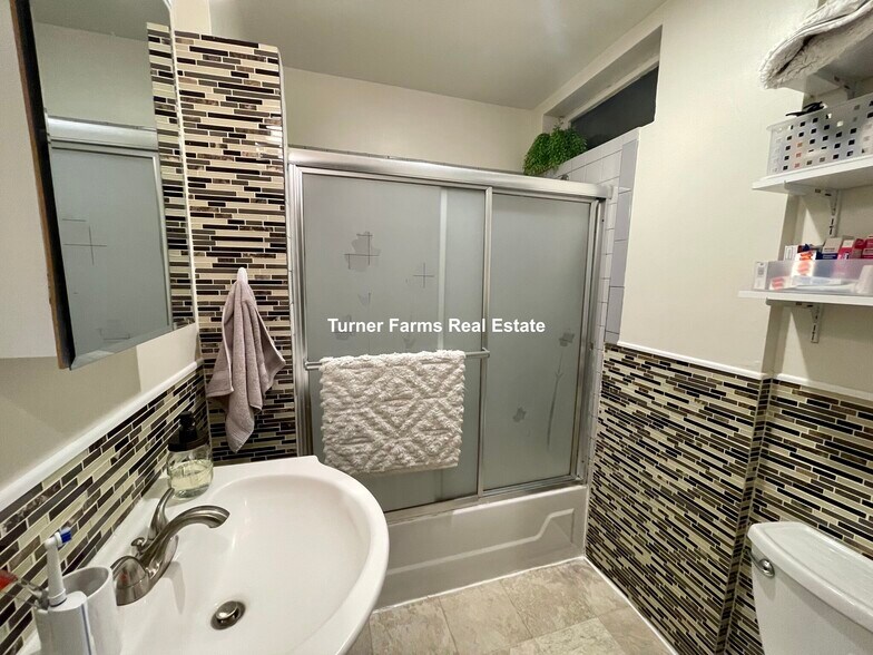 Building Photo - 616 Columbus Ave