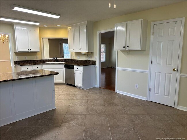 Building Photo - 2827 Beringer Dr