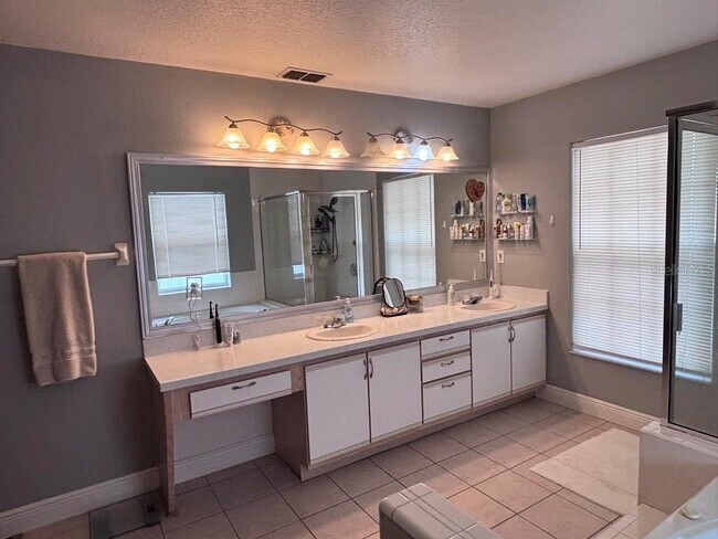 Building Photo - 1004 Chateau Cir