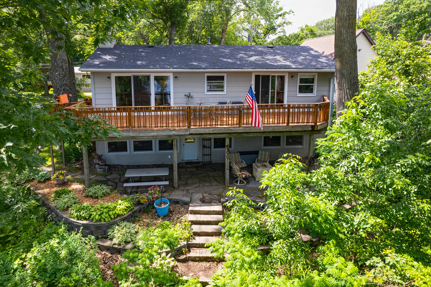 Deck and Patio - 19215 Larkspur Ave N