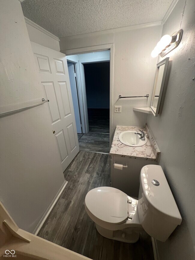 Building Photo - 2000 Indianapolis Rd