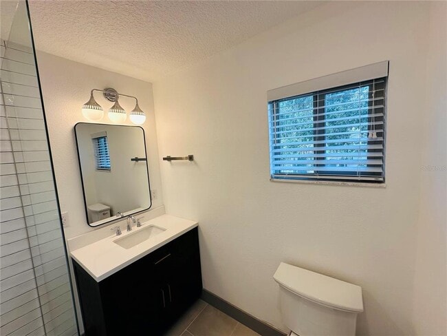 Building Photo - 1304 E Gore St