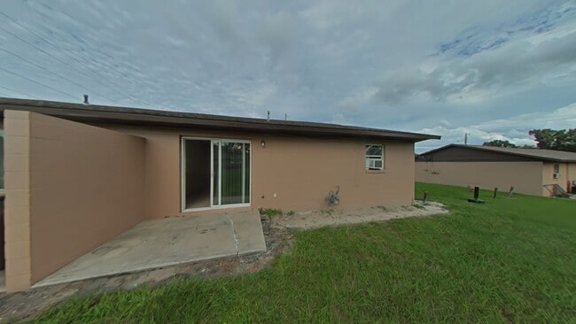 Building Photo - Nice and Cozy 2 Bed/1 Bath Apartment