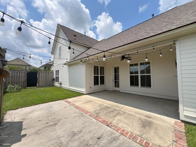 Building Photo - Beautiful 4-Bedroom Home in The Magnificen...