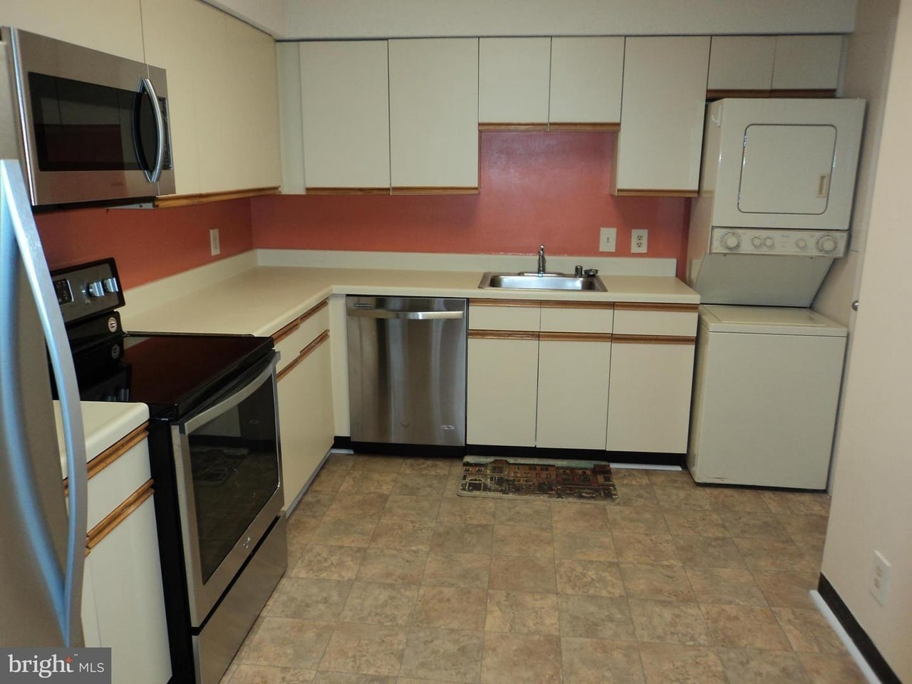 Large kitchen with lots of prep space! - 5505 Seminary Rd