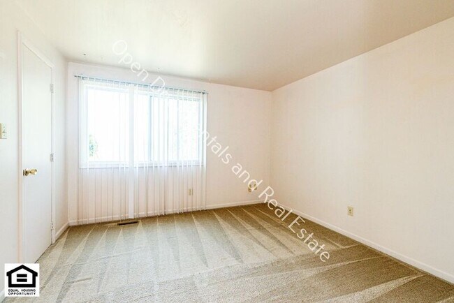 Building Photo - 15110 Tally Ho Dr