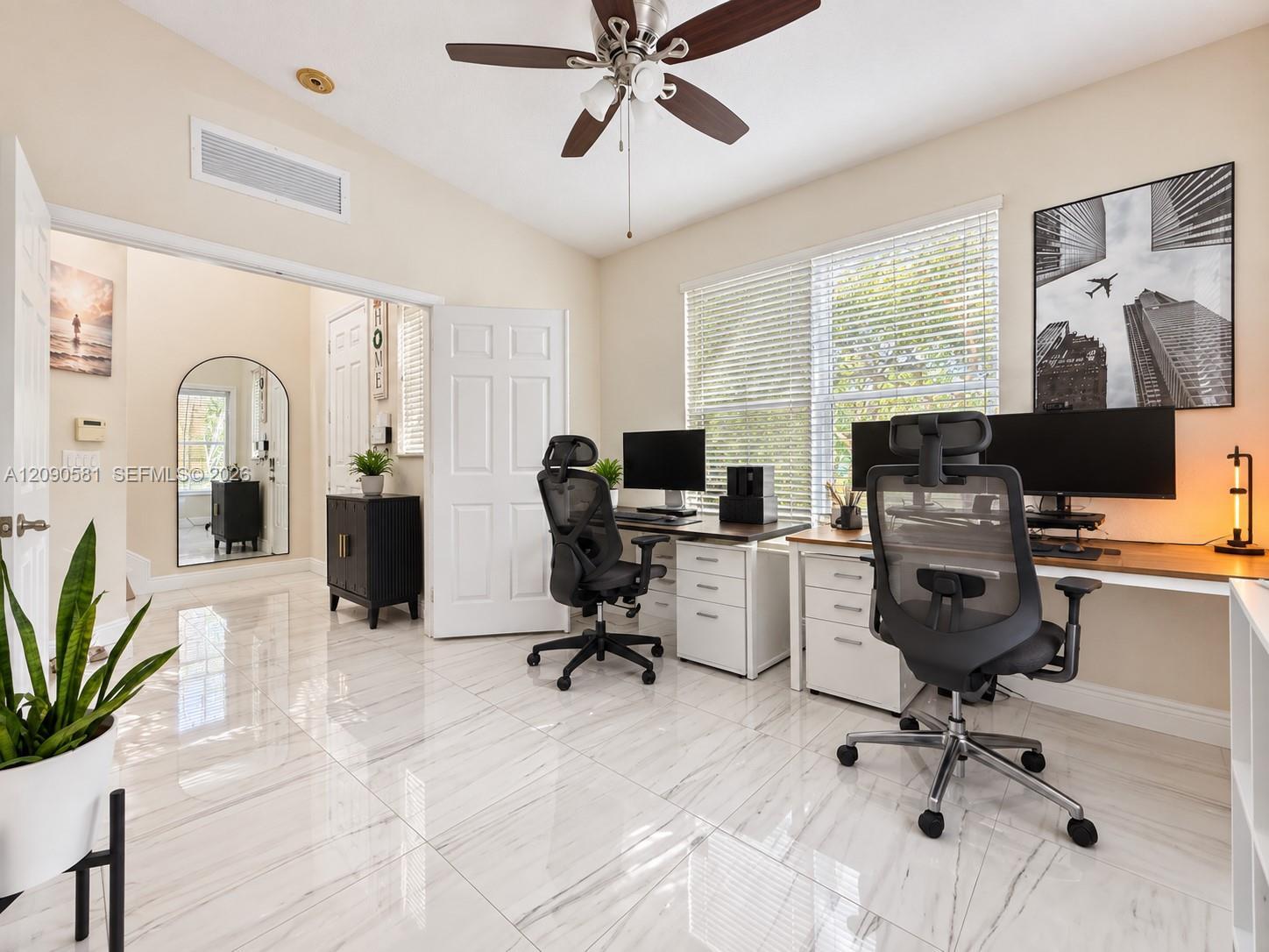 Building Photo - 2913 S Greenleaf Cir