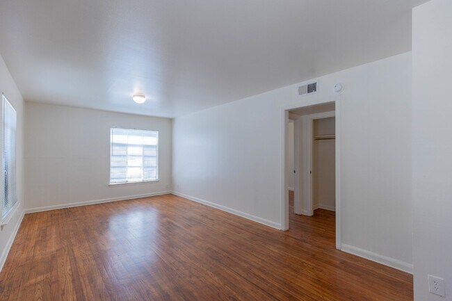 Building Photo - 214 Antrim Dr