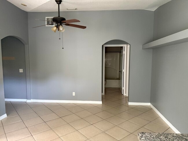 Building Photo - 1357 SE Sandia Dr