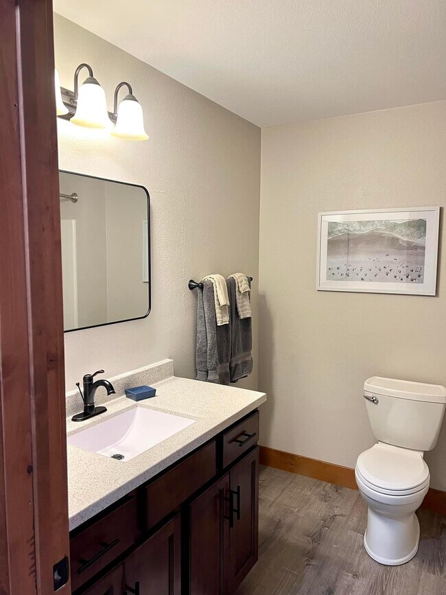 Building Photo - 80 Twin Oaks Shr