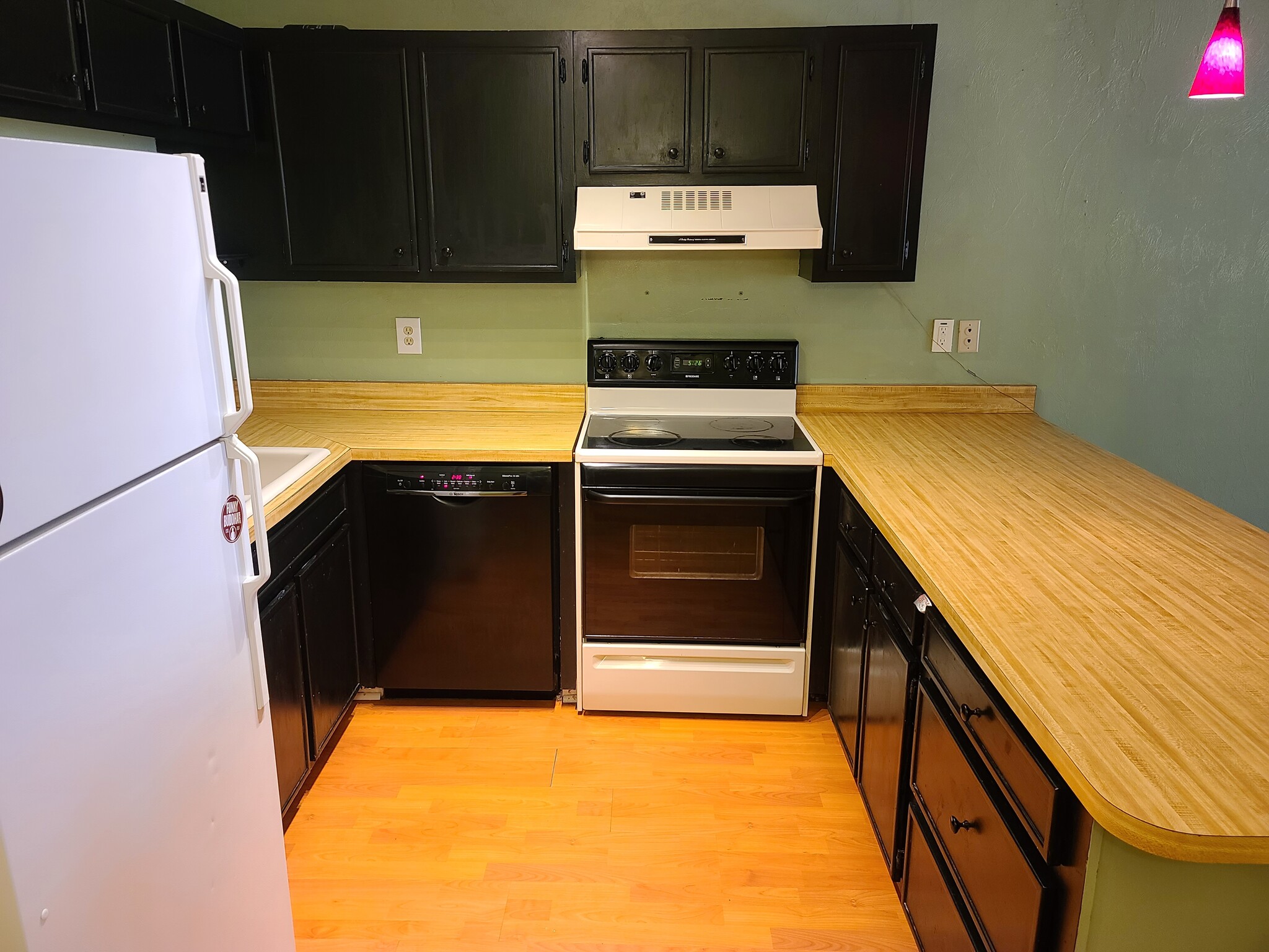Kitchen - 1075 Ocala Rd