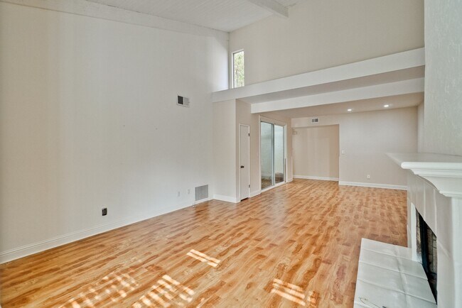 Building Photo - 3 bedroom 2 bath Townhome - Greenmeadow Neighborhood Palo Alto!  $6800