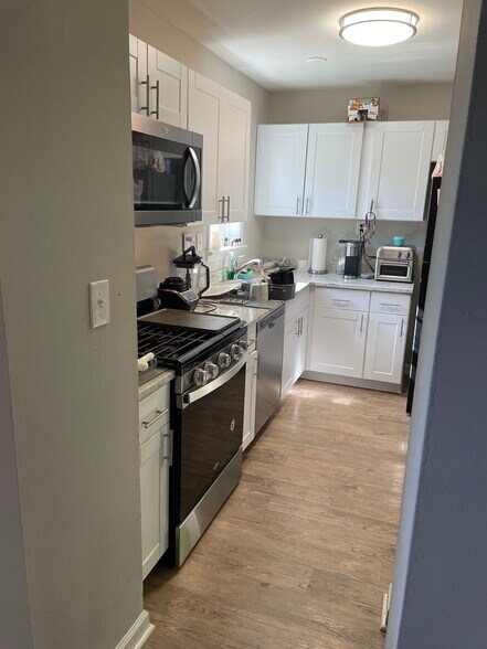 Building Photo - 5711 Rollins Ln