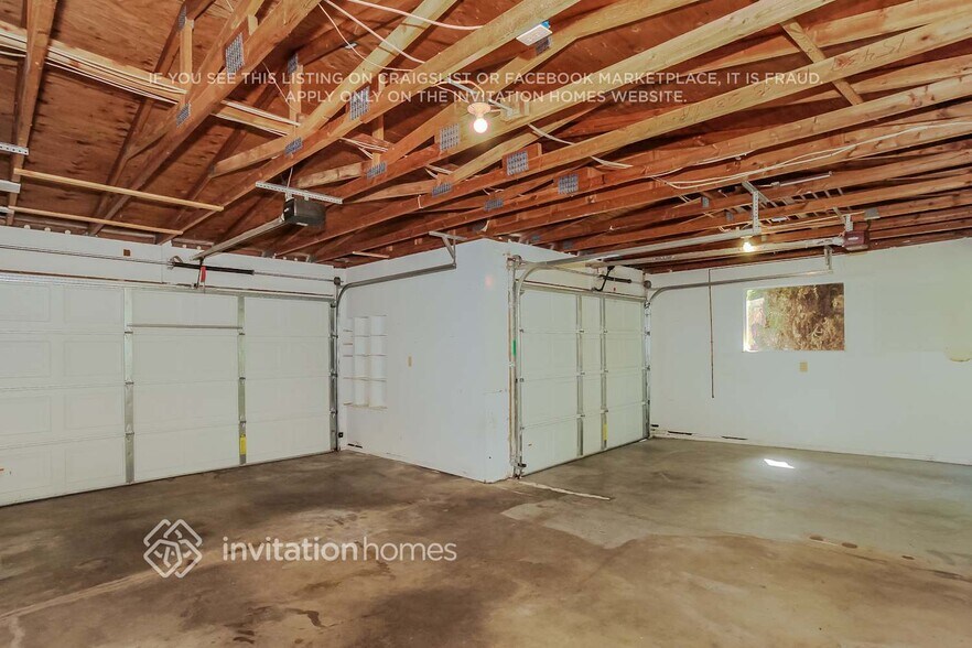 Building Photo - 1136 N Fir St