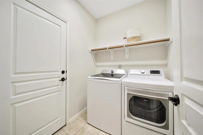 Building Photo - 28723 Baughman Ridge Dr