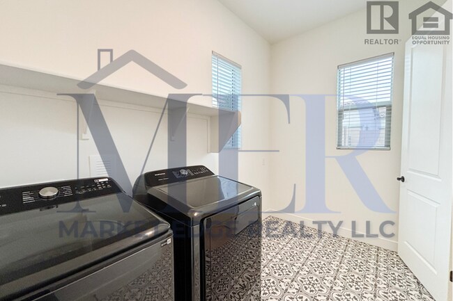 Building Photo - 2Bed/2Bath Home in Surprise Golf Community...