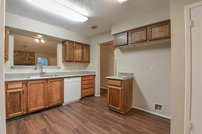 Building Photo - 16959 Nicole Ln