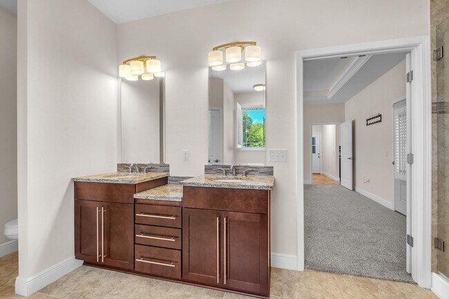Building Photo - Stunning 4 Bedroom in PRIME Location!!  South of I-10!!