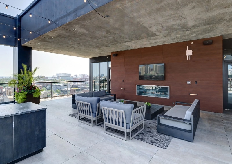 Building Photo - 1333 W Lake St