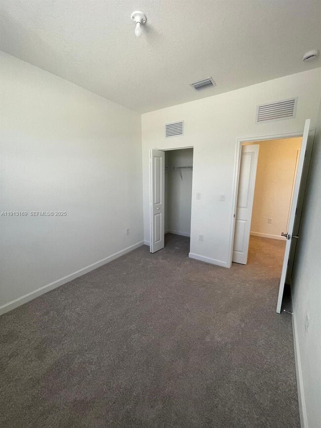 Building Photo - 1076 SE 2nd St