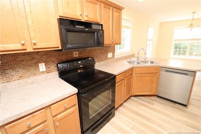 Building Photo - 125 Gremar Dr.