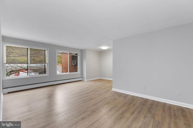 Building Photo - 702 Chaney Dr