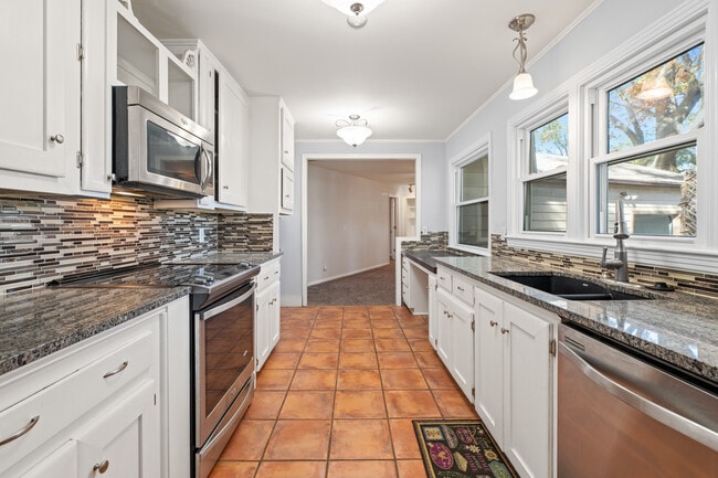 Building Photo - 22 E Hawthorne St