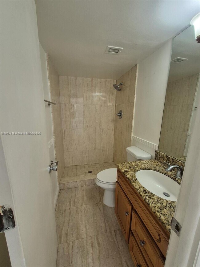 Building Photo - 9320 Fontainebleau Blvd