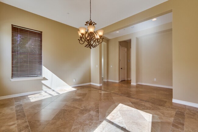 Building Photo - Beautiful 4 bedroom, 4.5 bathroom Home in the Varadero Community