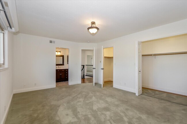 Building Photo - 249 Purple Glen Dr