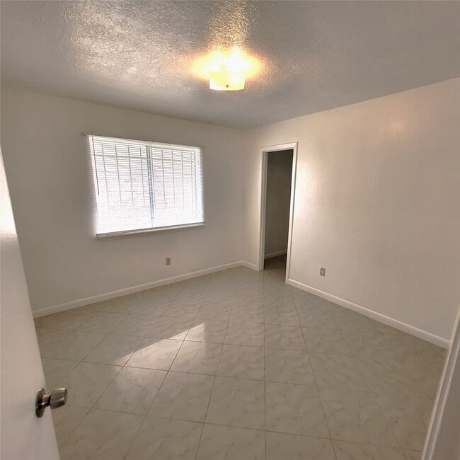 Building Photo - 17223 Artwood Ln
