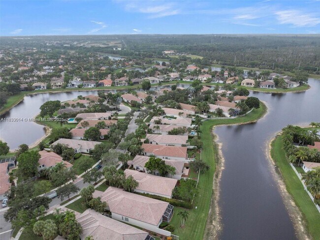 Building Photo - 2553 Bay Pointe Dr