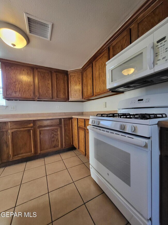 Building Photo - 2992 Tierra Limon Dr
