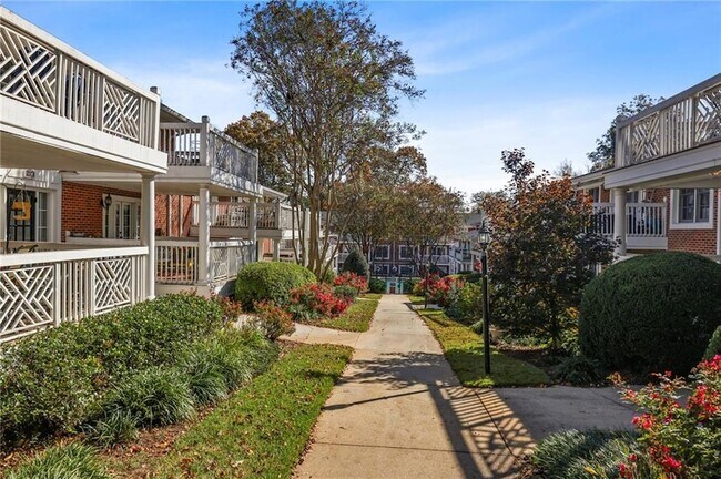 Building Photo - 885 Briarcliff Rd NE